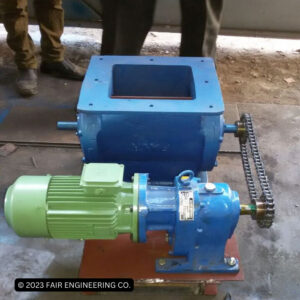 Rotary air lock valve with gear motor